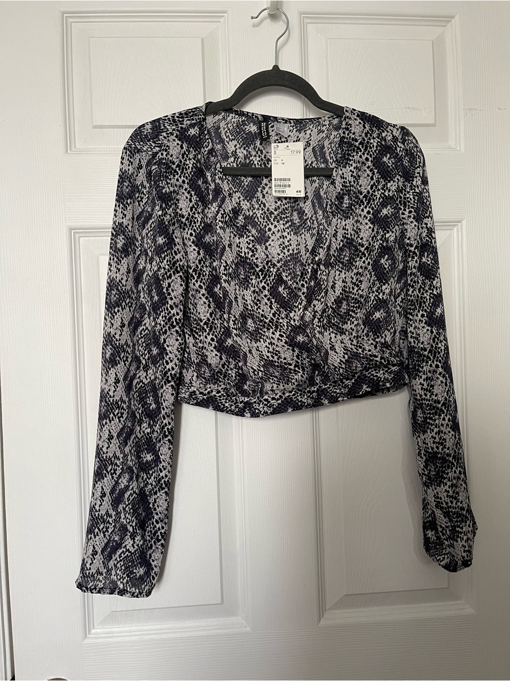 H&M Black and White Cropped Long-Sleeve Wrap Top